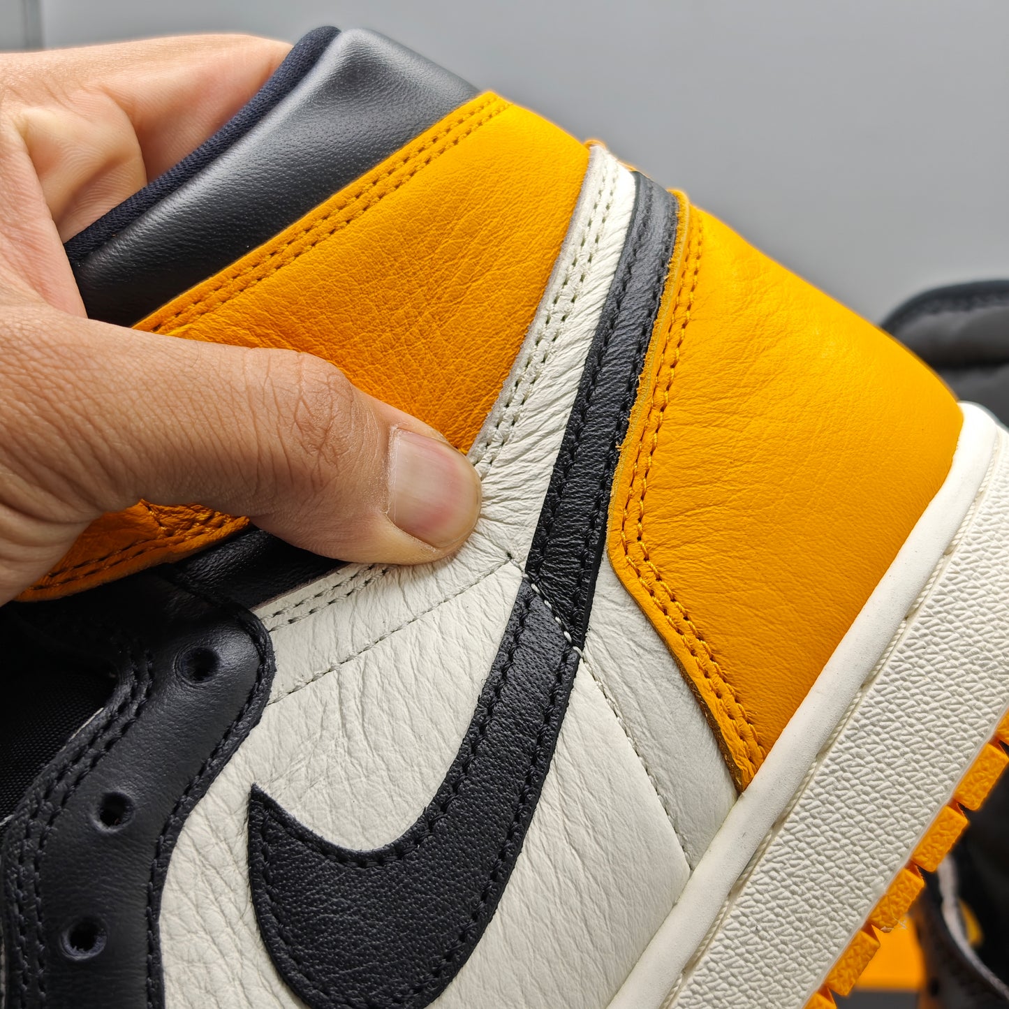 Nike Air Jordan 1 High Taxi
