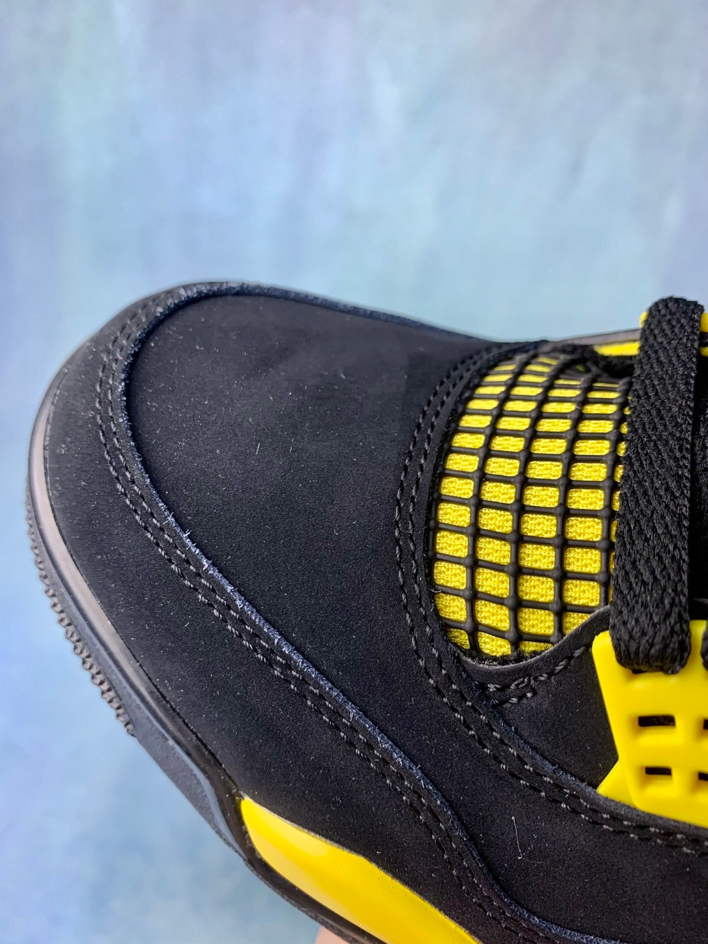 Air Jordan 4 Retro Thunder