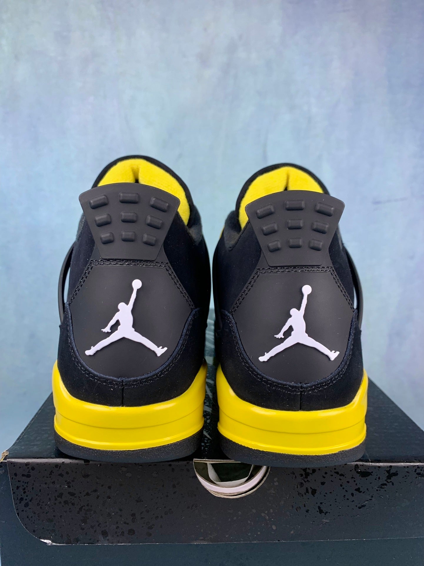 Air Jordan 4 Retro Thunder