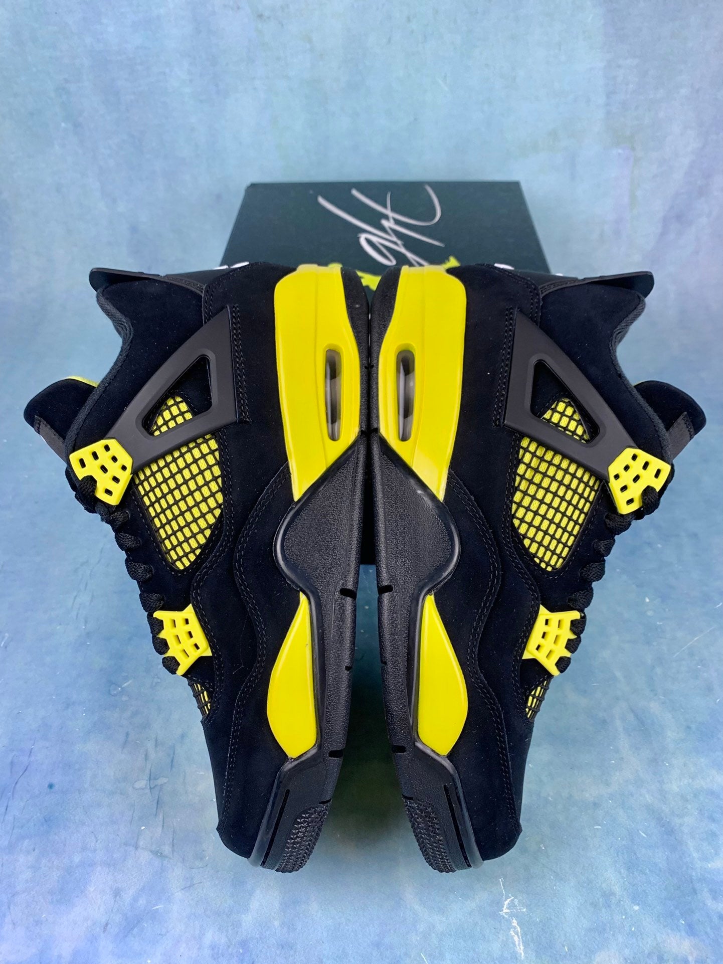 Air Jordan 4 Retro Thunder