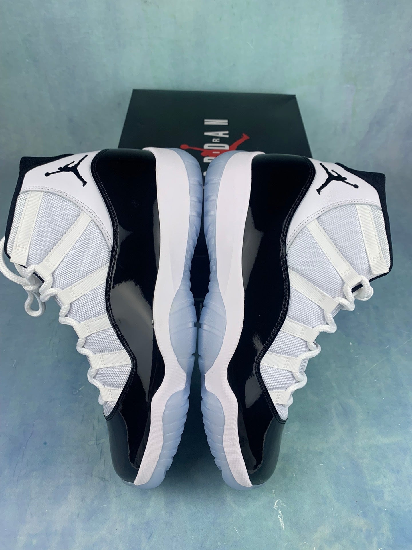 Nike Air Jordan 11 Retro Concord