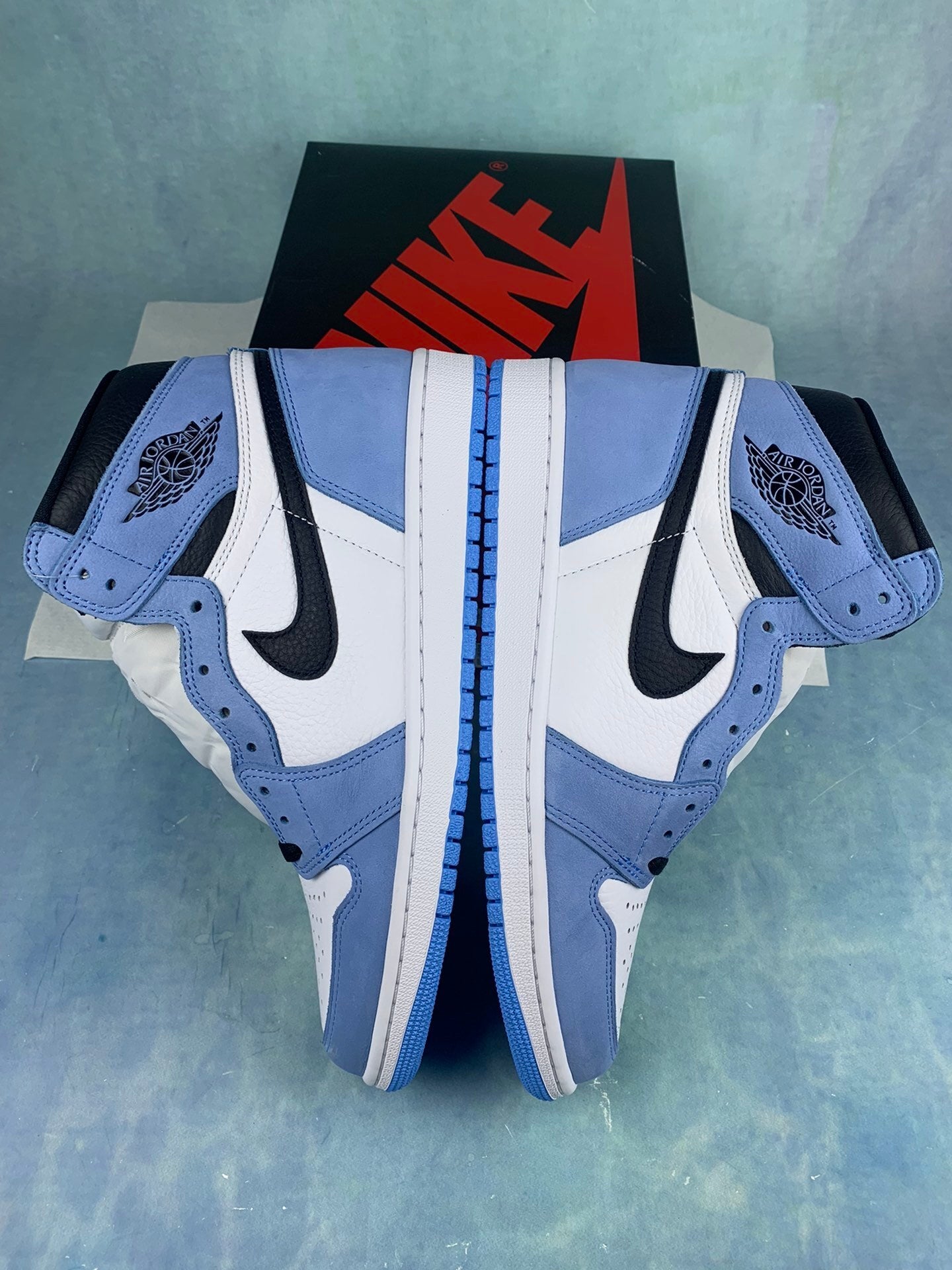 Air Jordan 1 Retro High OG University Blue