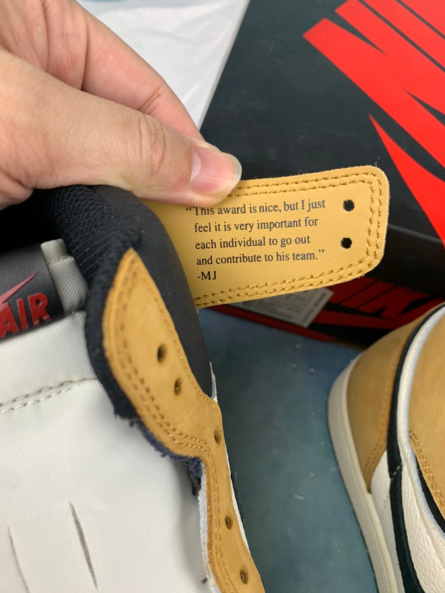 Air Jordan 1 Retro High OG Rookie of the Year