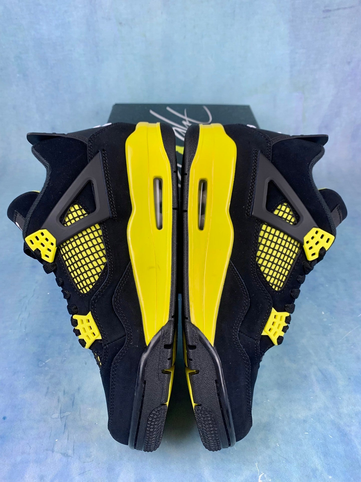 Air Jordan 4 Retro Thunder