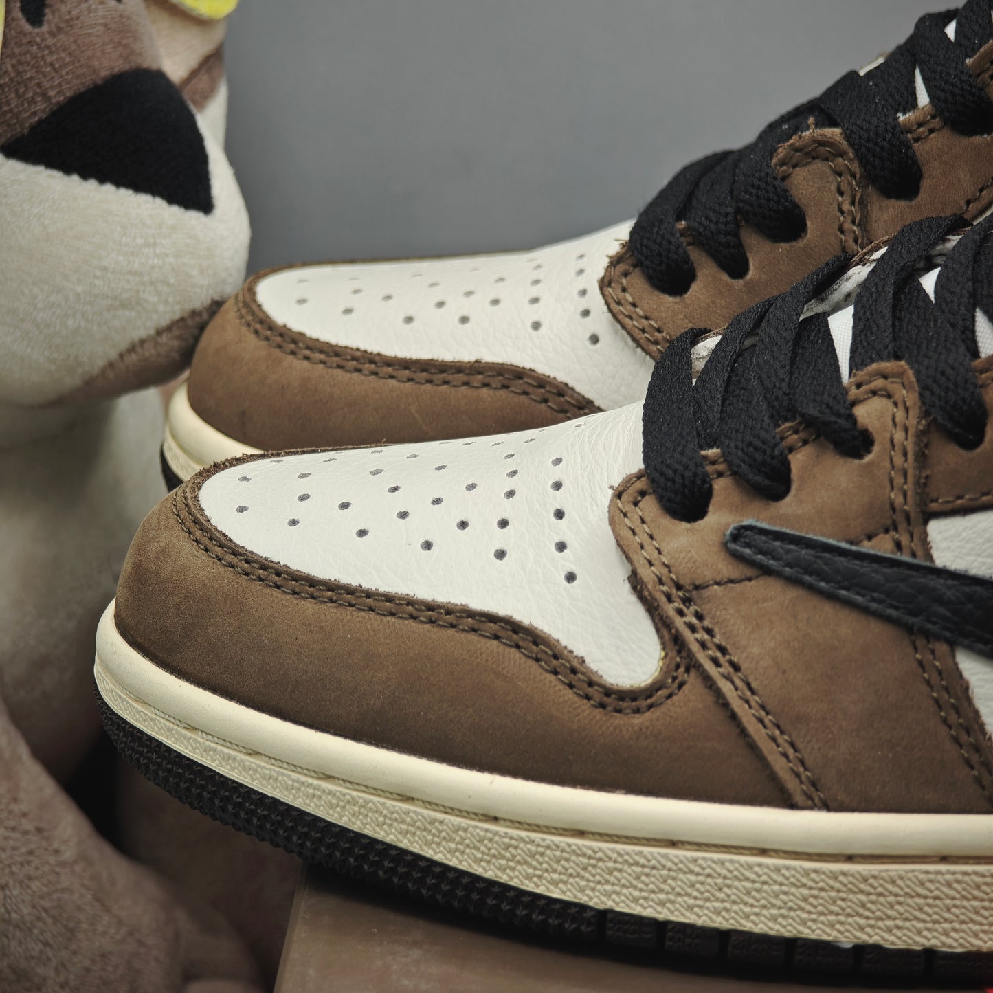 Nike Air Jordan 1 Retro High x Travis Scott Mocha