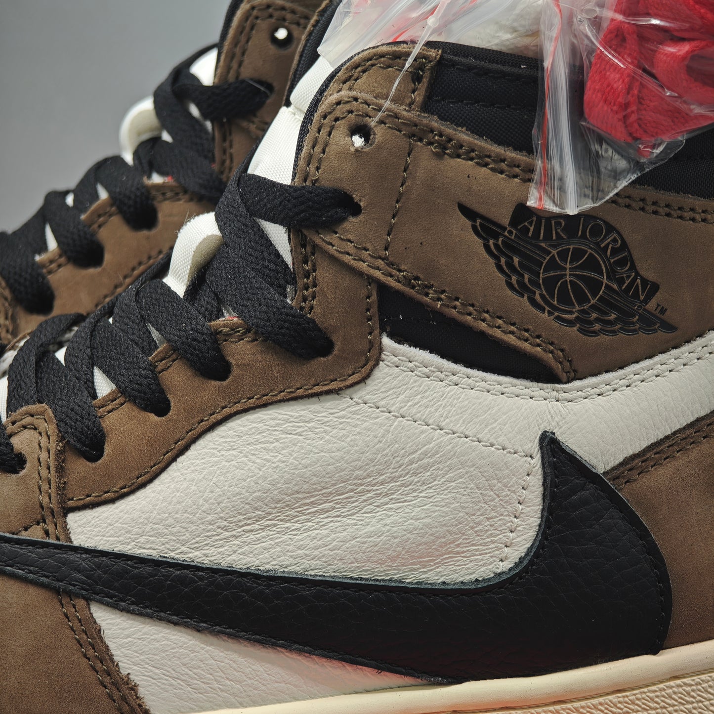 Nike Air Jordan 1 Retro High x Travis Scott Mocha