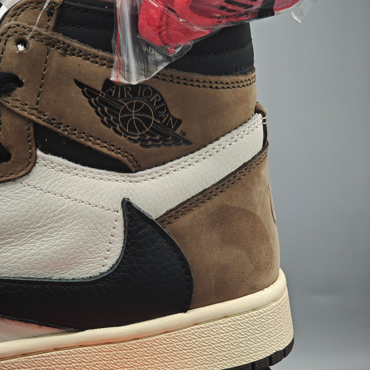 Nike Air Jordan 1 Retro High x Travis Scott Mocha