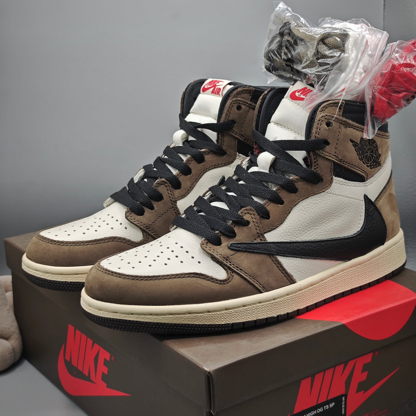 Nike Air Jordan 1 Retro High x Travis Scott Mocha