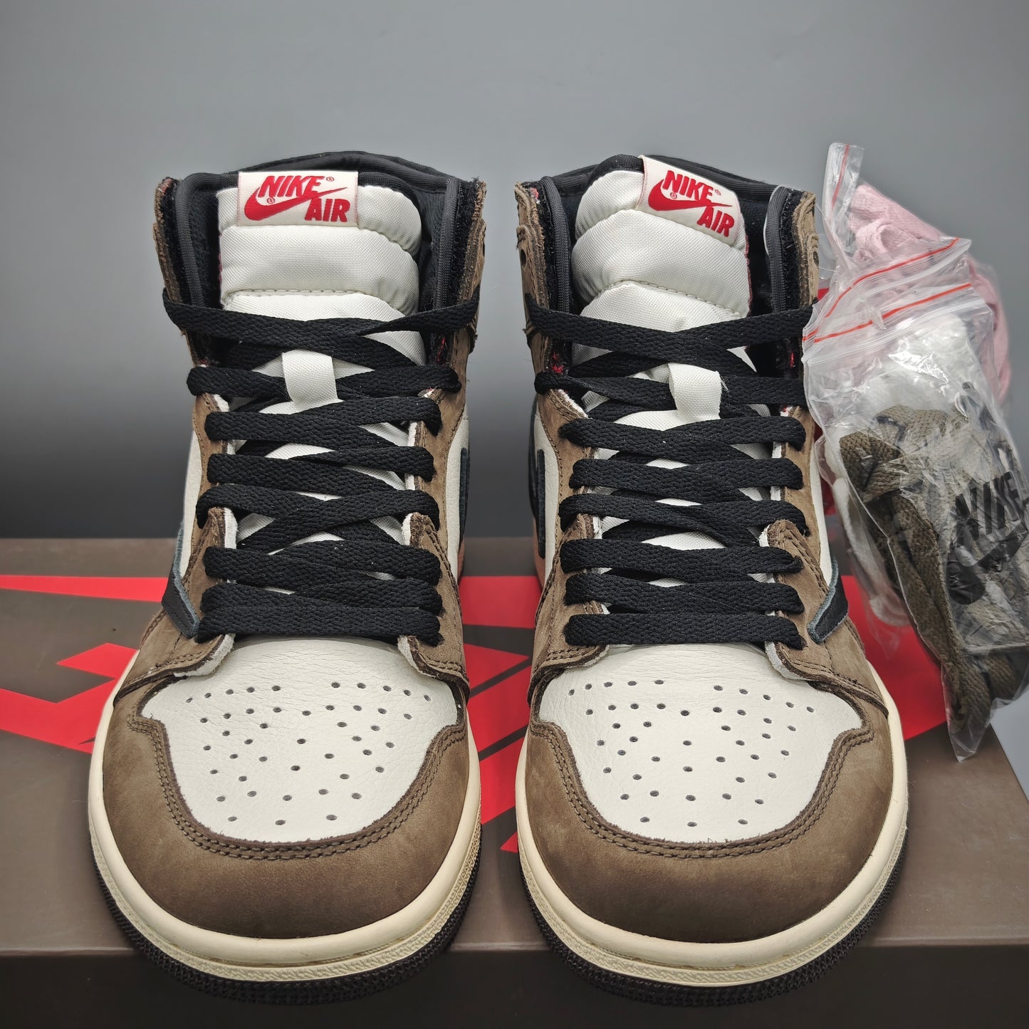Nike Air Jordan 1 Retro High x Travis Scott Mocha
