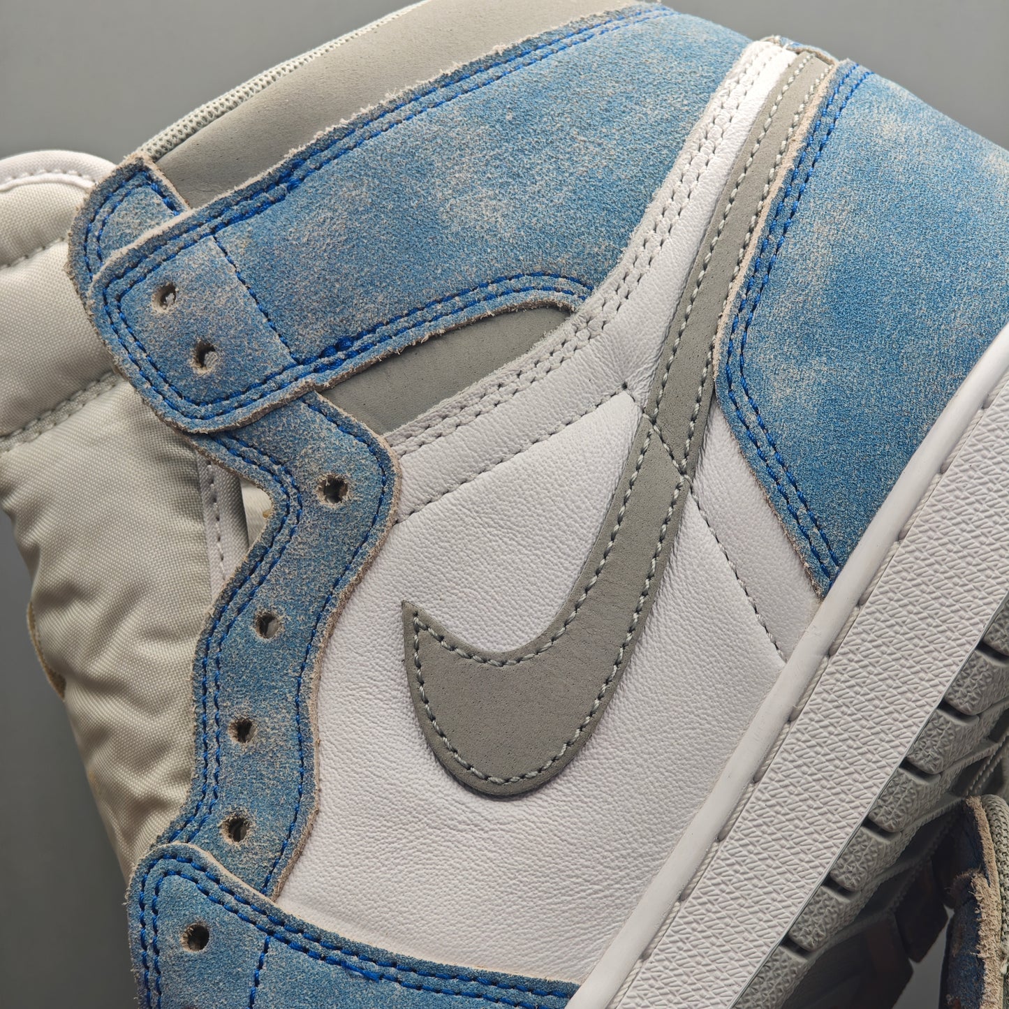 Nike Air Jordan 1 Retro High OG Hyper Royal