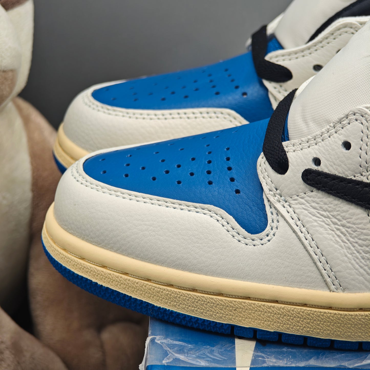 Nike Air Jordan 1 Retro High OG x Fragment Design