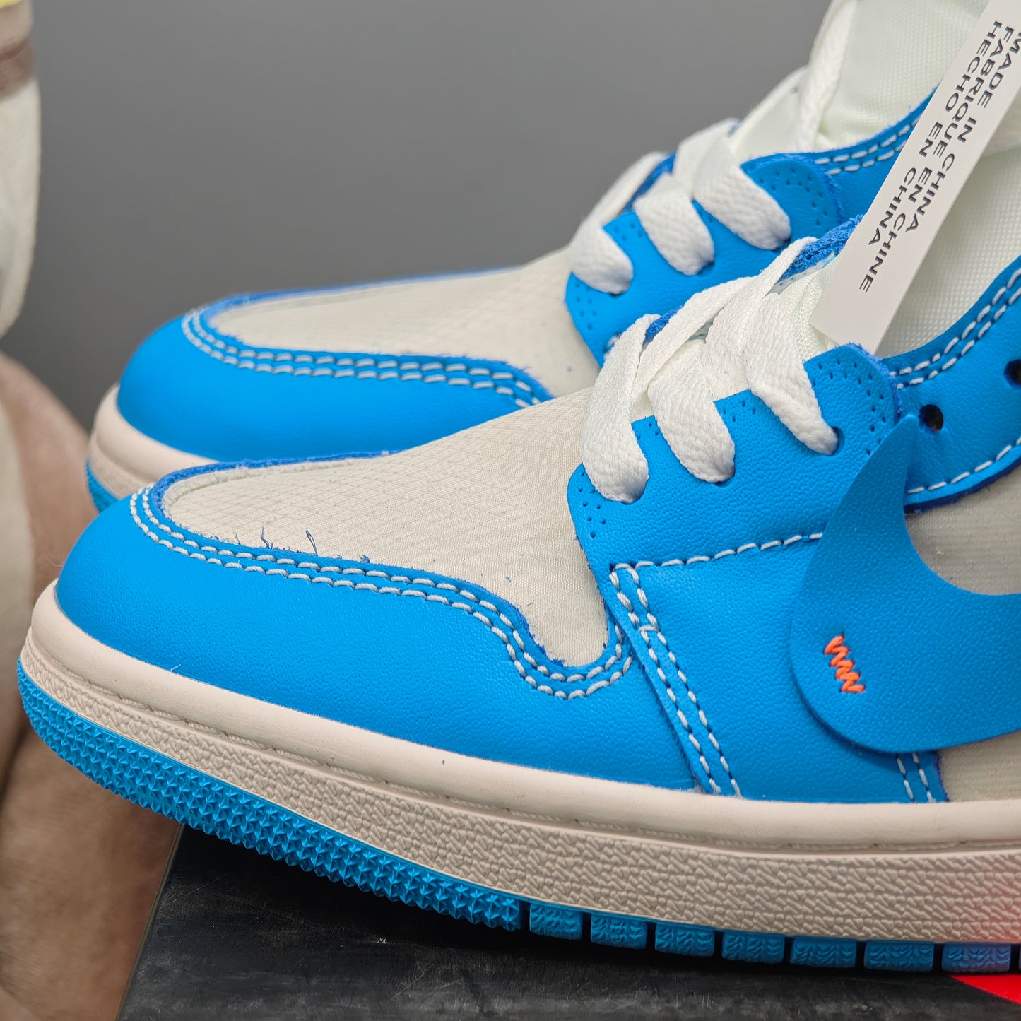 Nike Air Jordan 1 Retro High x Off-White UNC