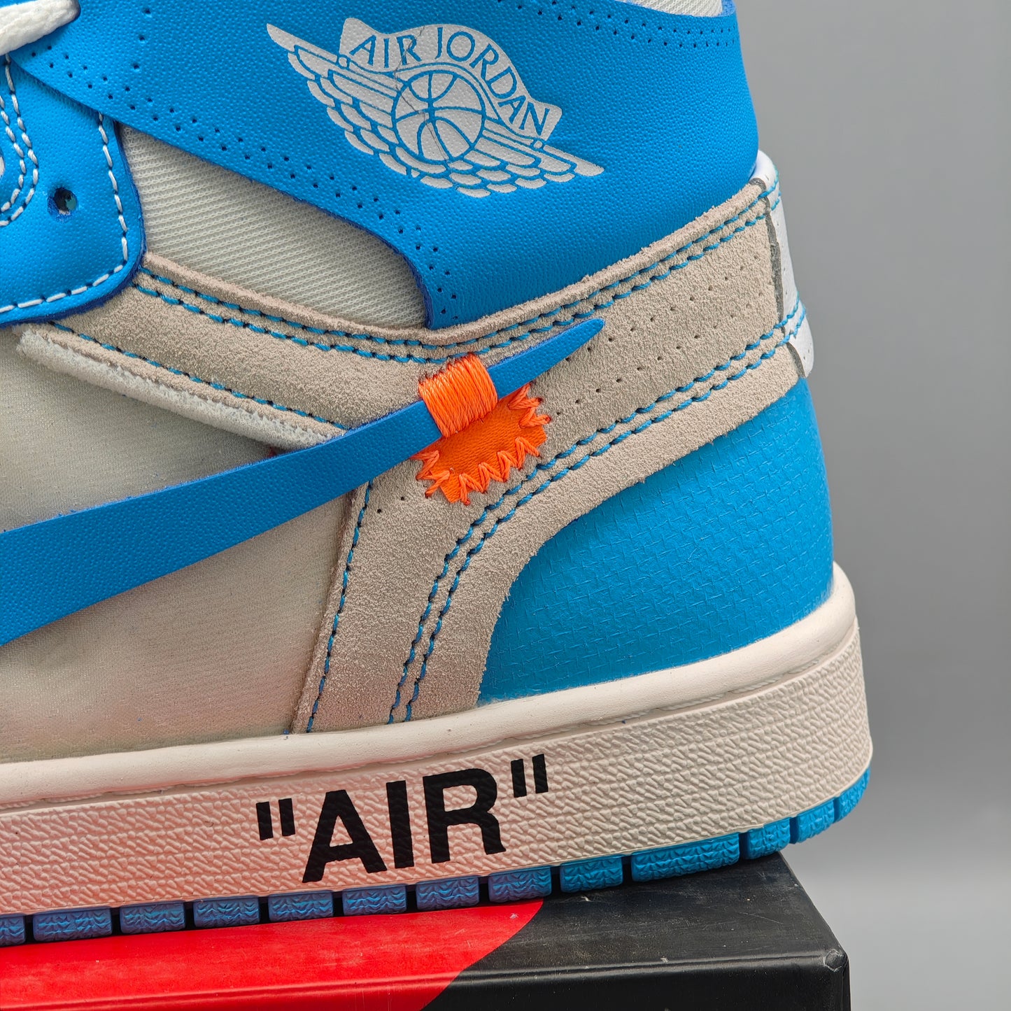 Nike Air Jordan 1 Retro High x Off-White UNC