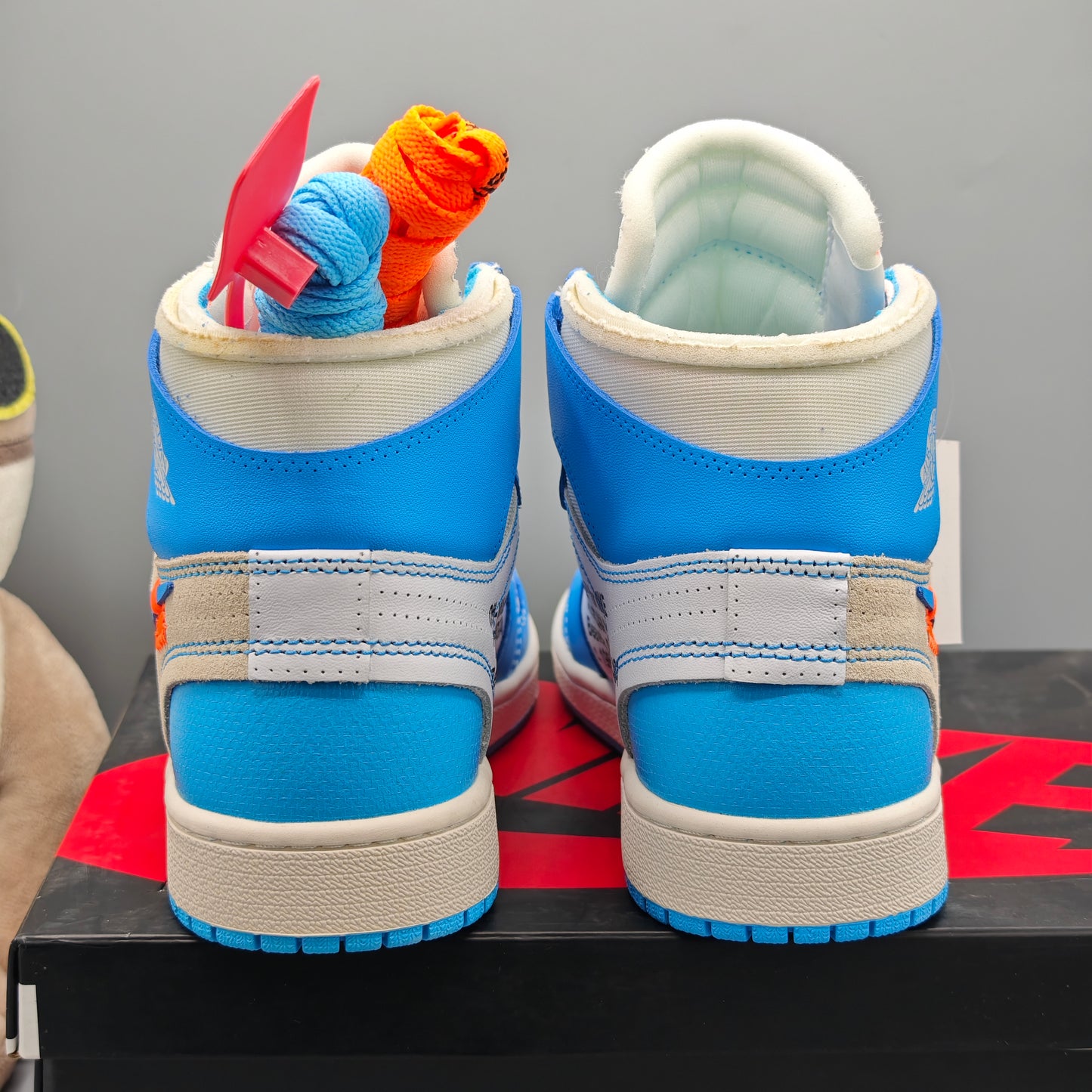 Nike Air Jordan 1 Retro High x Off-White UNC