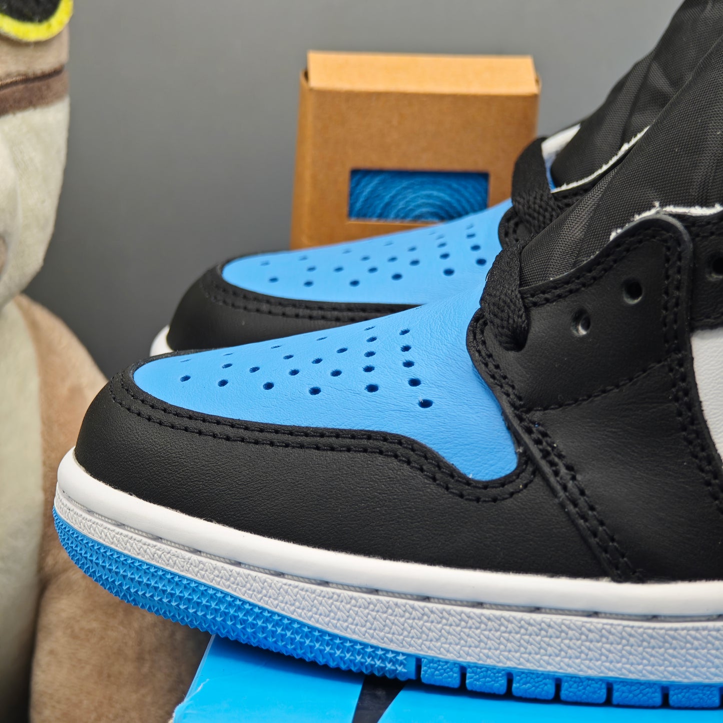 Nike Air Jordan 1 Retro High OG UNC Toe