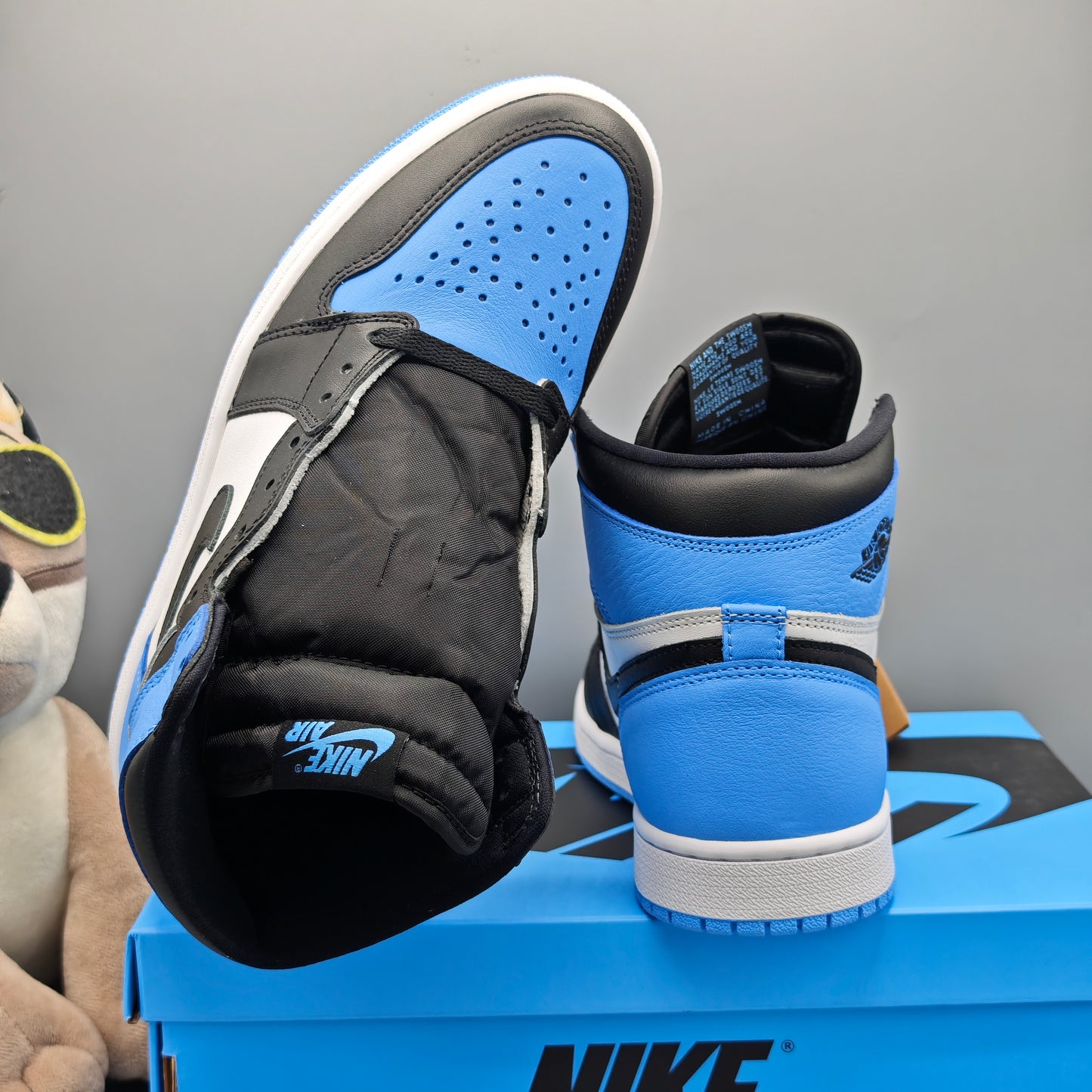 Nike Air Jordan 1 Retro High OG UNC Toe