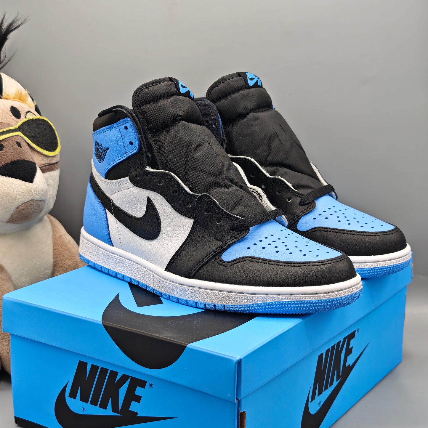 Nike Air Jordan 1 Retro High OG UNC Toe