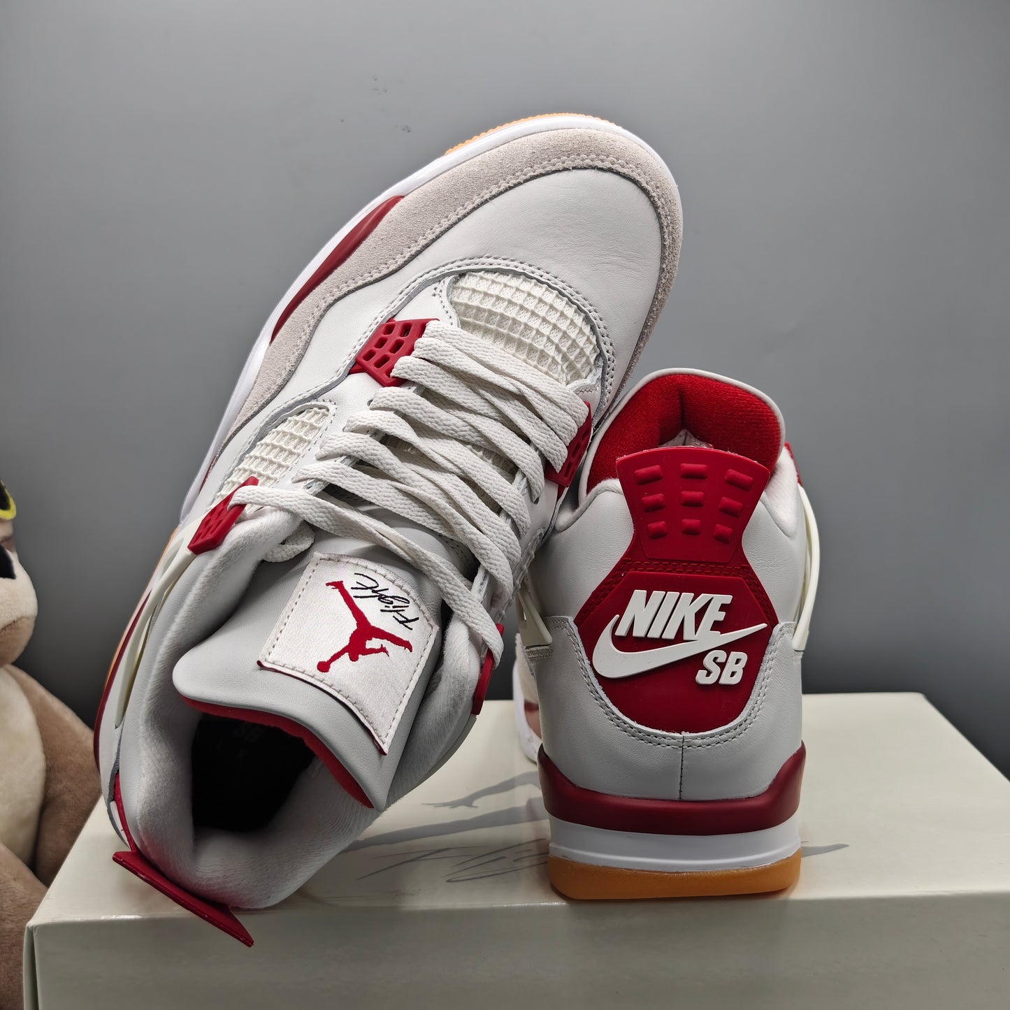 Nike Air Jordan 4 Sb Retro Varsity Red
