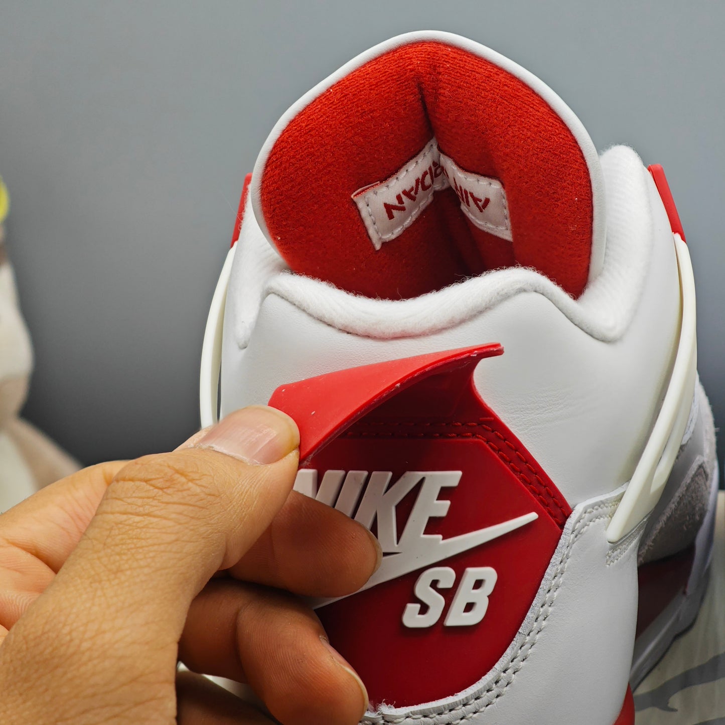 Nike Air Jordan 4 Sb Retro Varsity Red