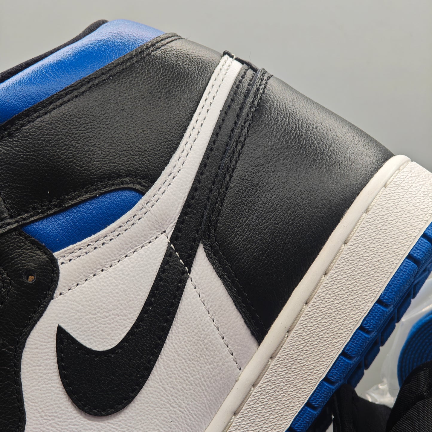Nike Air Jordan 1 Retro High Royal Toe