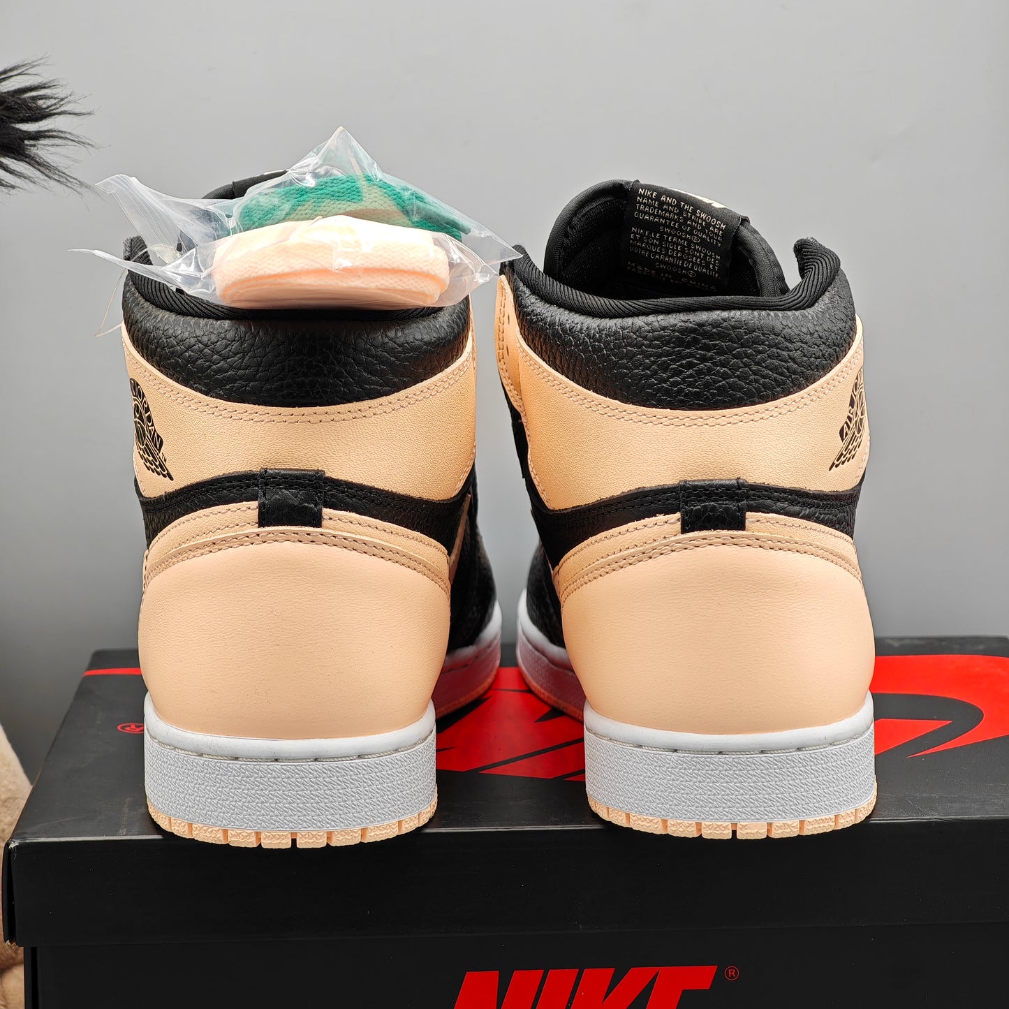 Air Jordan 1 Retro High OG Crimson Tint