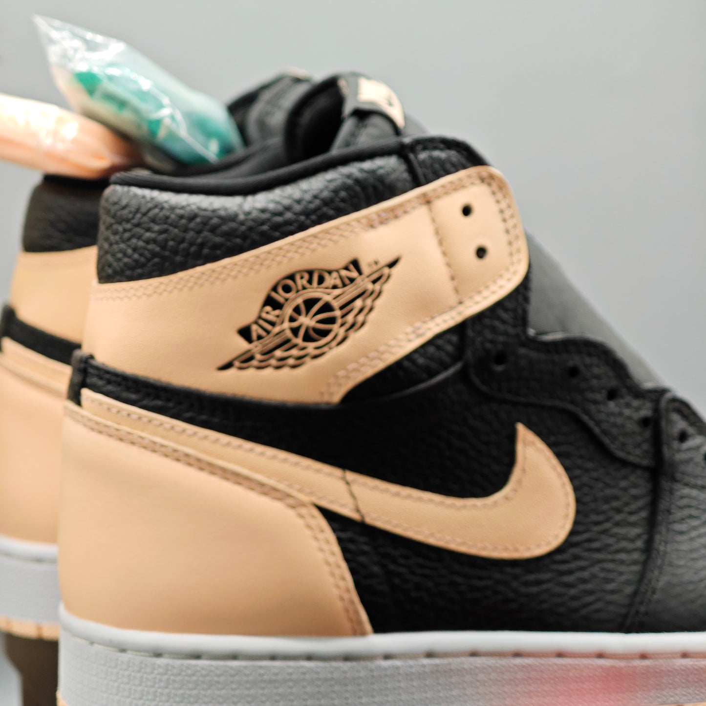 Air Jordan 1 Retro High OG Crimson Tint