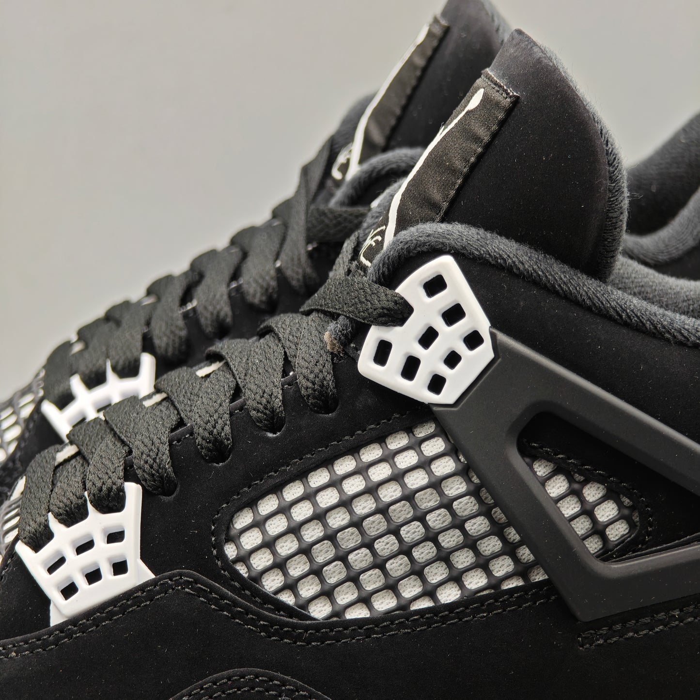 Nike Air Jordan 4 Retro White Thunder