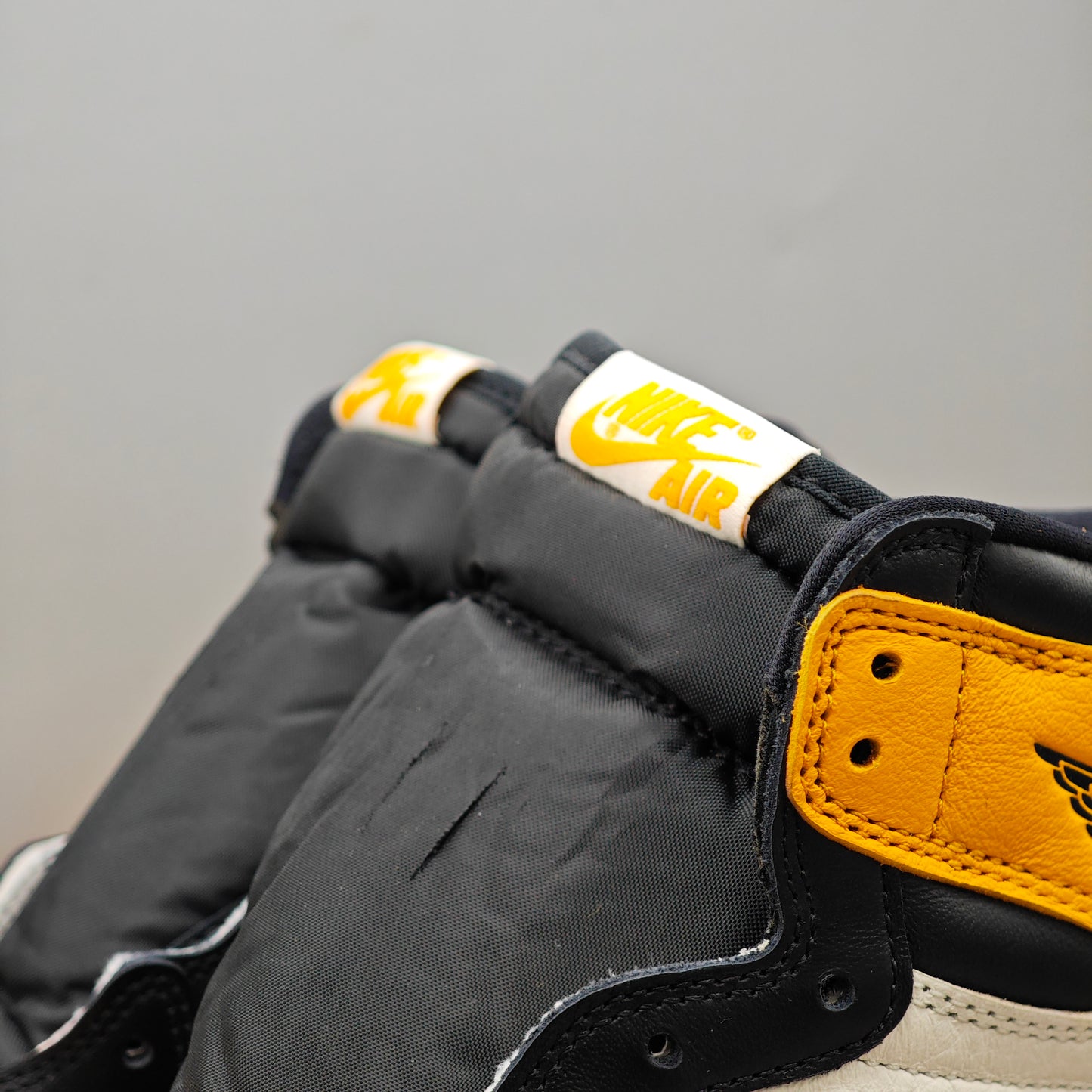 Nike Air Jordan 1 High Taxi