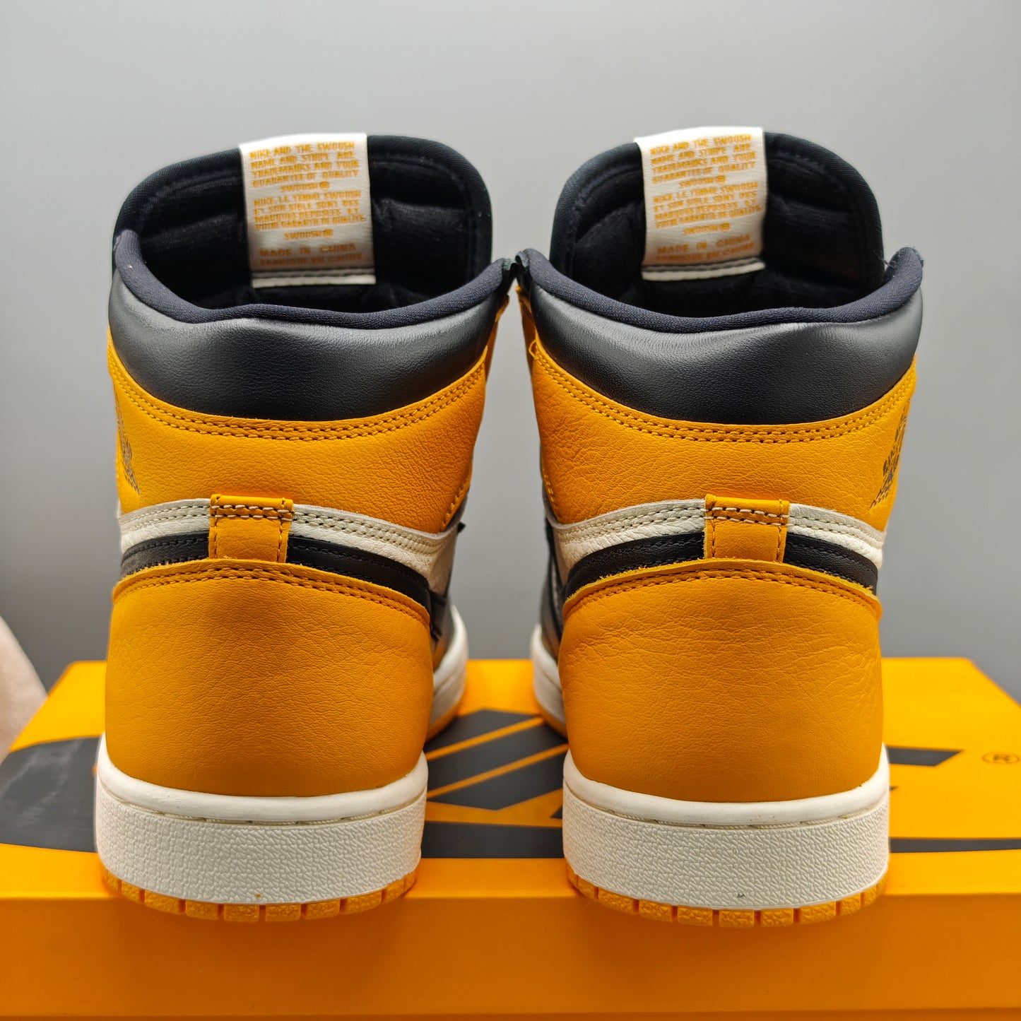 Nike Air Jordan 1 High Taxi