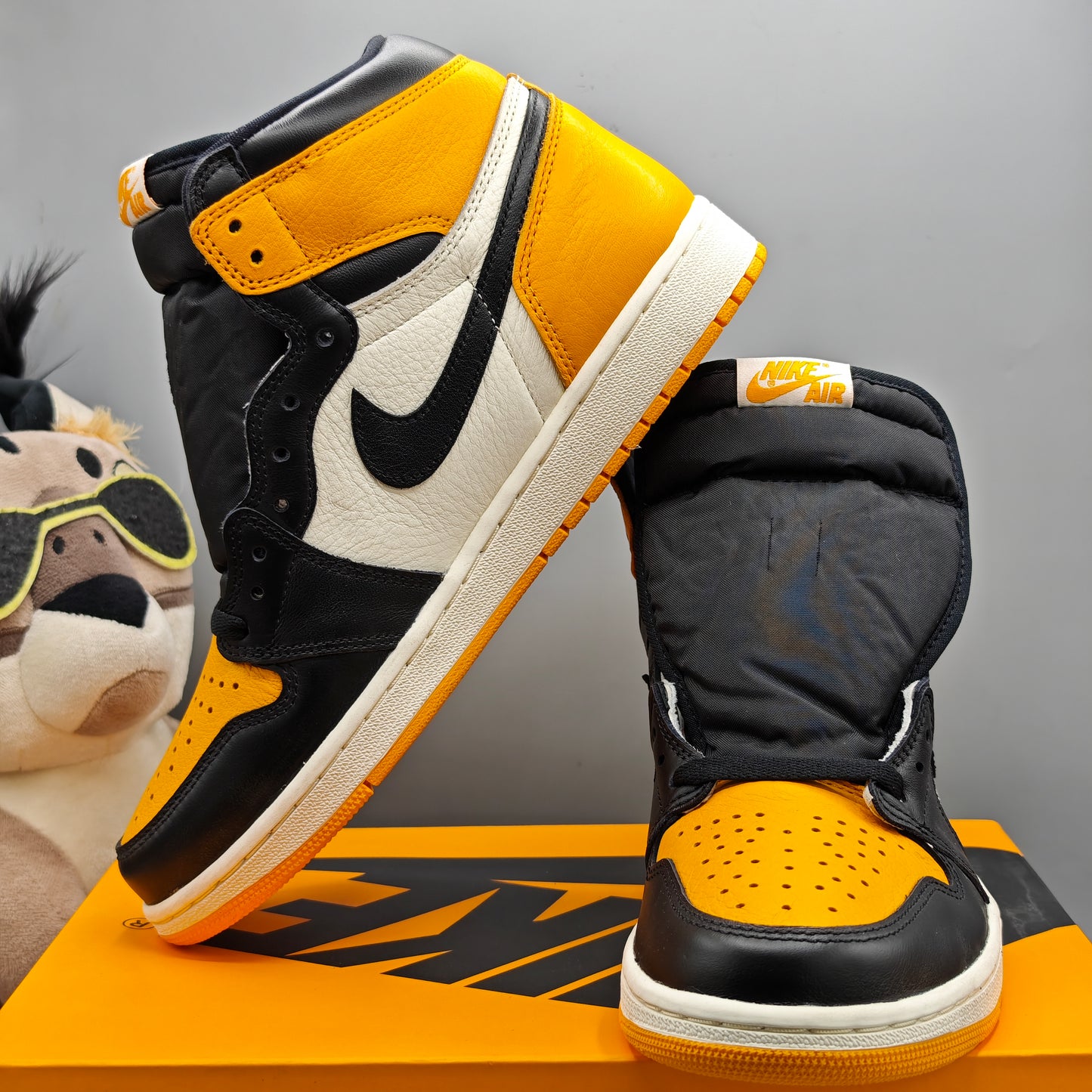 Nike Air Jordan 1 High Taxi
