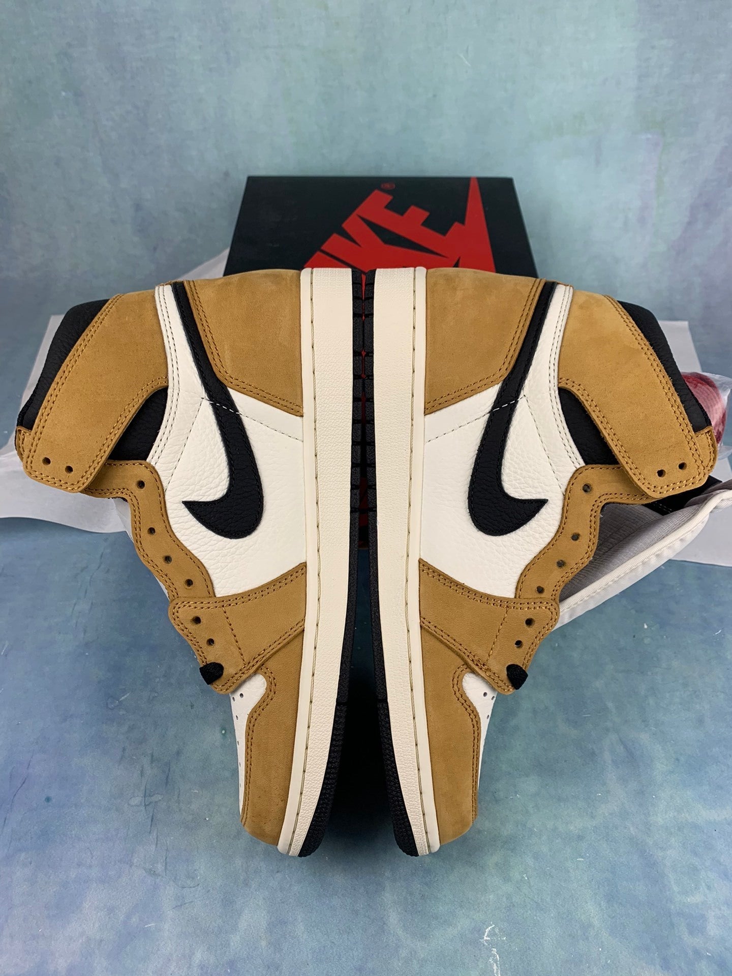 Air Jordan 1 Retro High OG Rookie of the Year